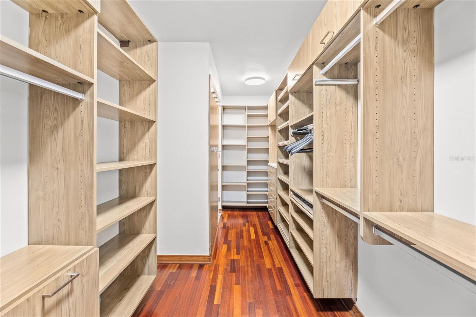 1754 CALLE MCLEARY #1101