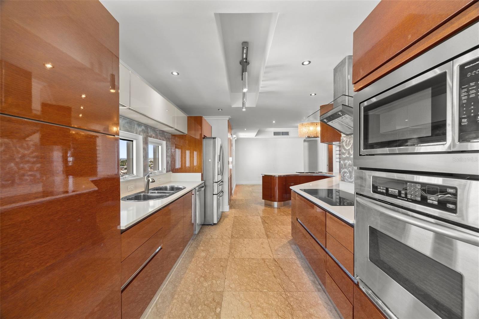 1754 CALLE MCLEARY #1101