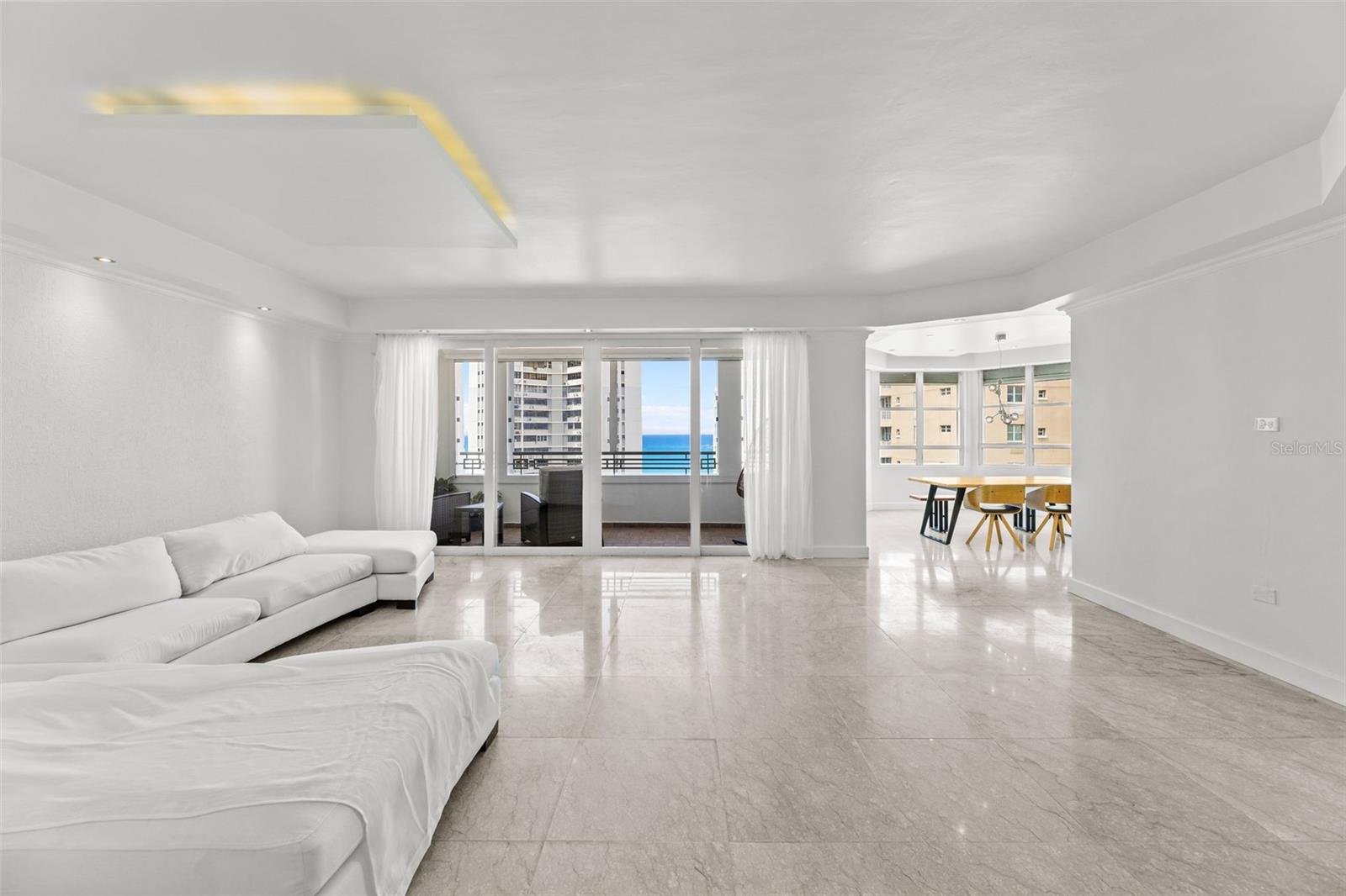 1754 CALLE MCLEARY #1101