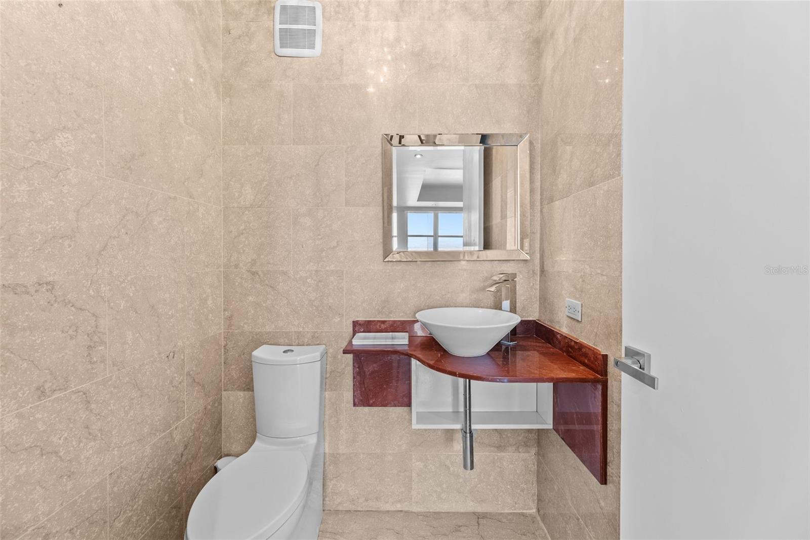 1754 CALLE MCLEARY #1101