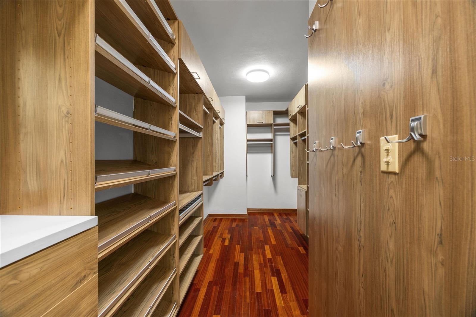 1754 CALLE MCLEARY #1101