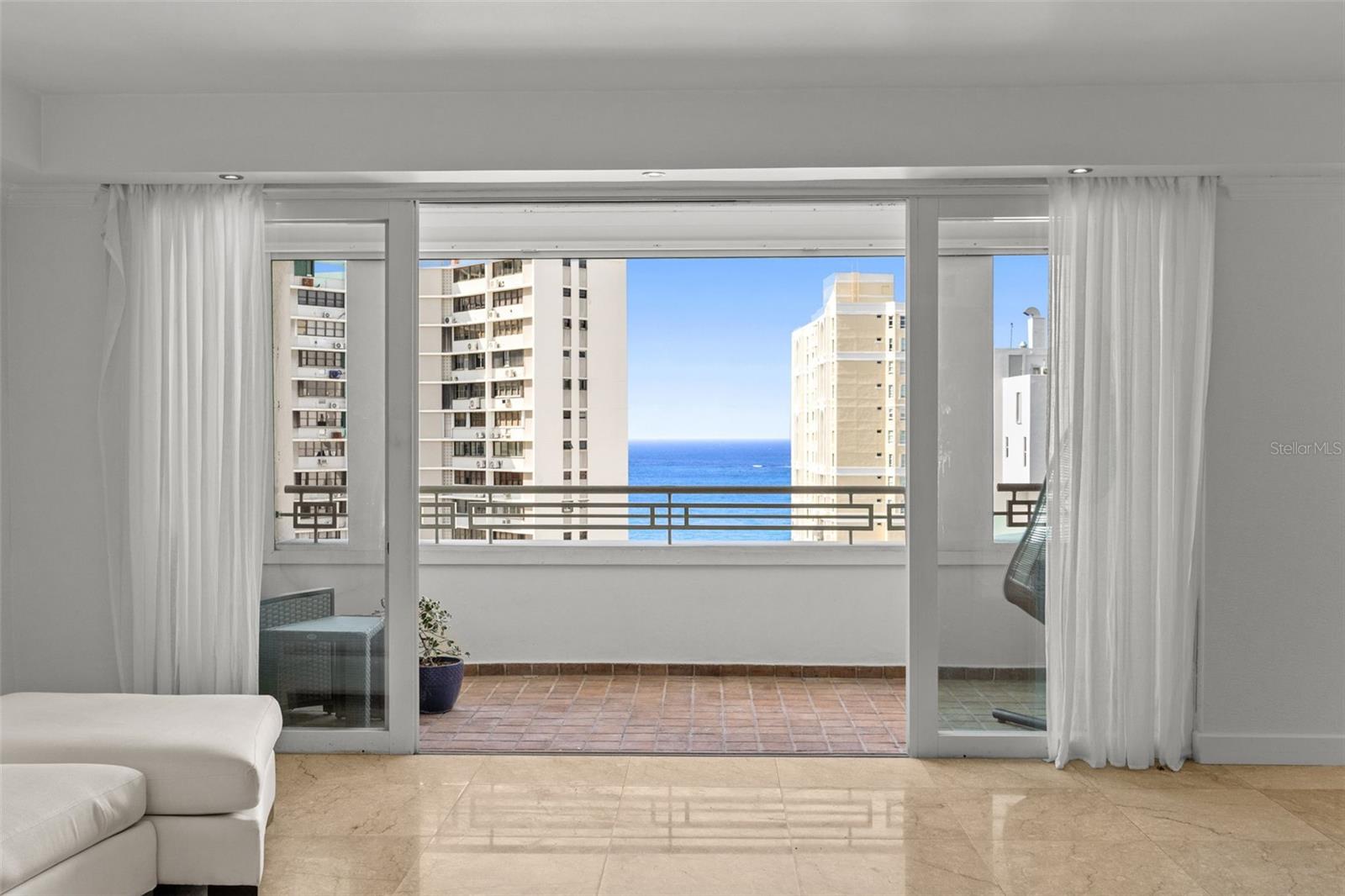 1754 CALLE MCLEARY #1101