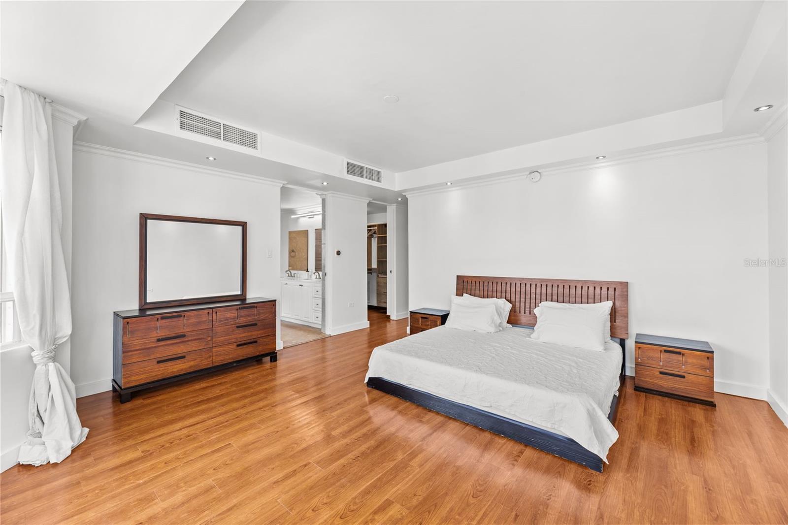 1754 CALLE MCLEARY #1101