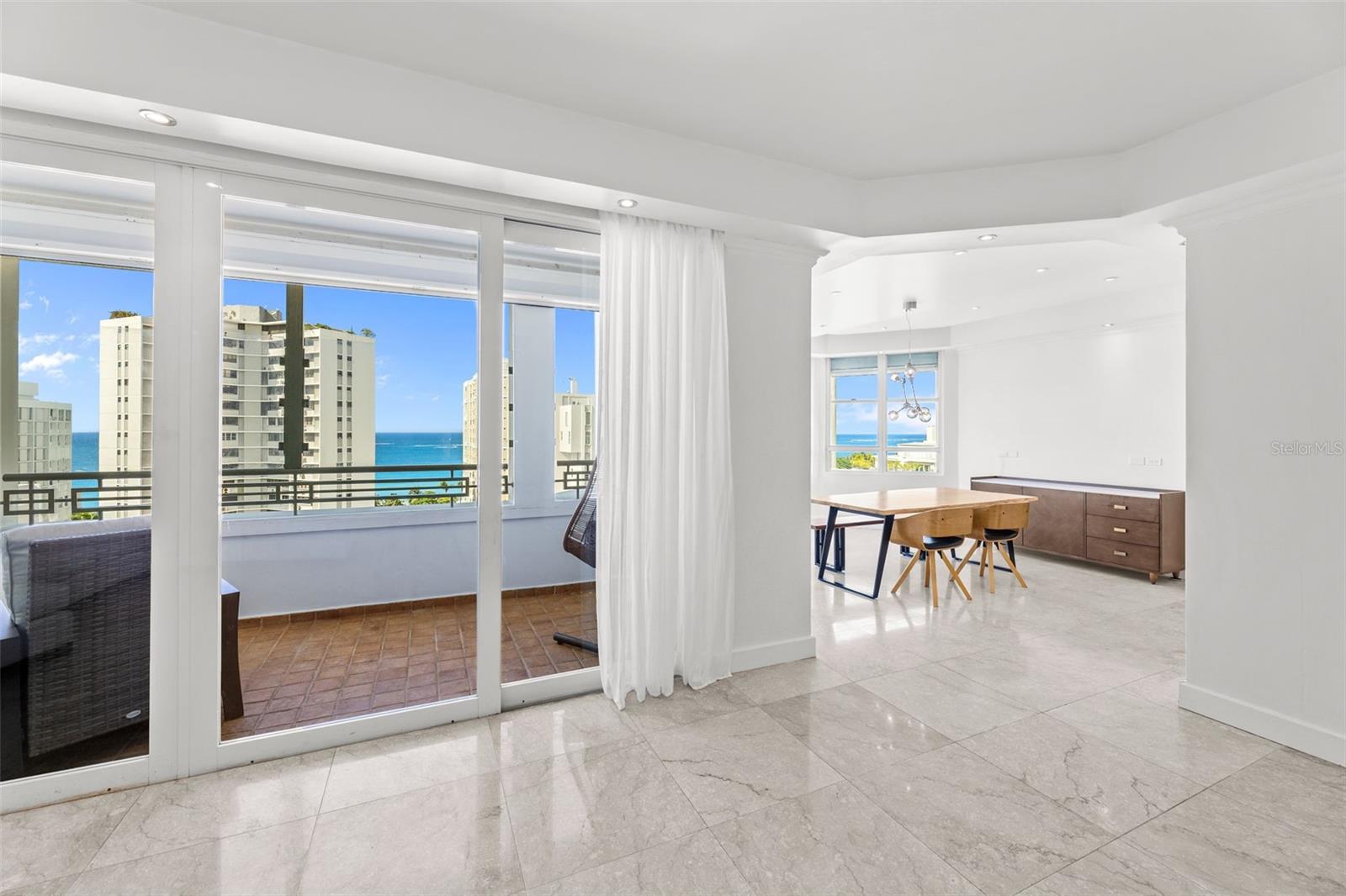 1754 CALLE MCLEARY #1101