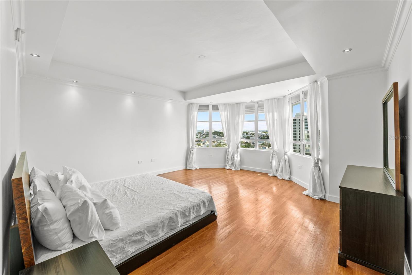 1754 CALLE MCLEARY #1101