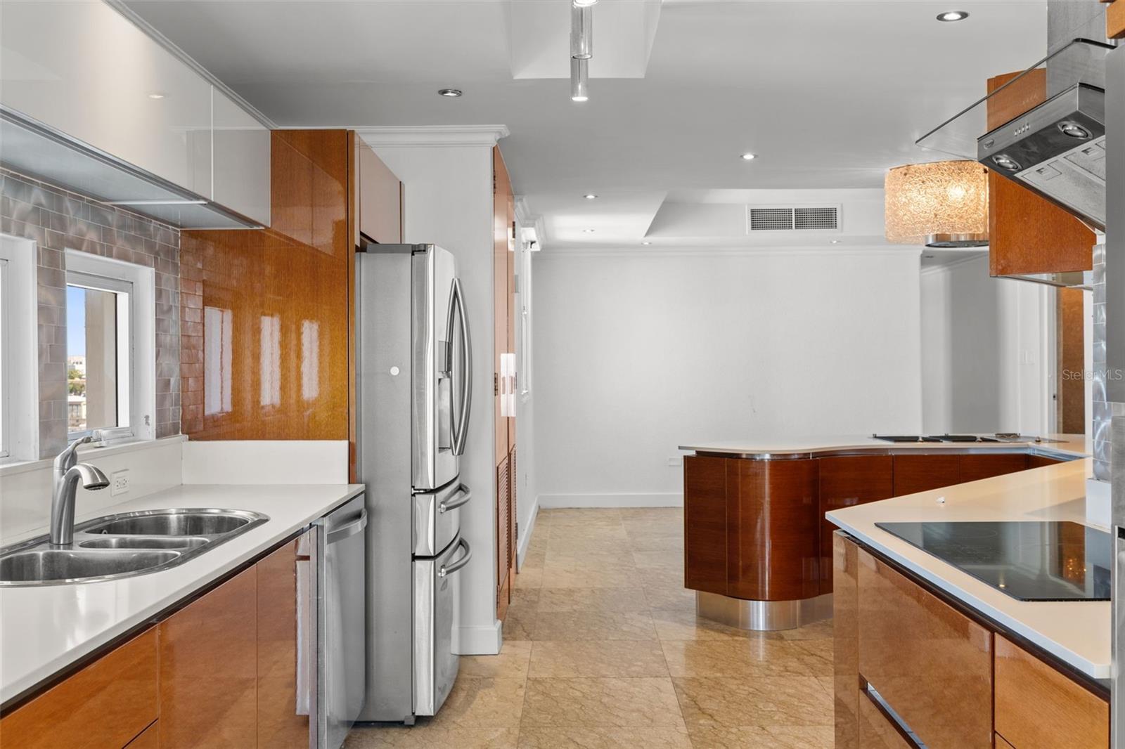 1754 CALLE MCLEARY #1101