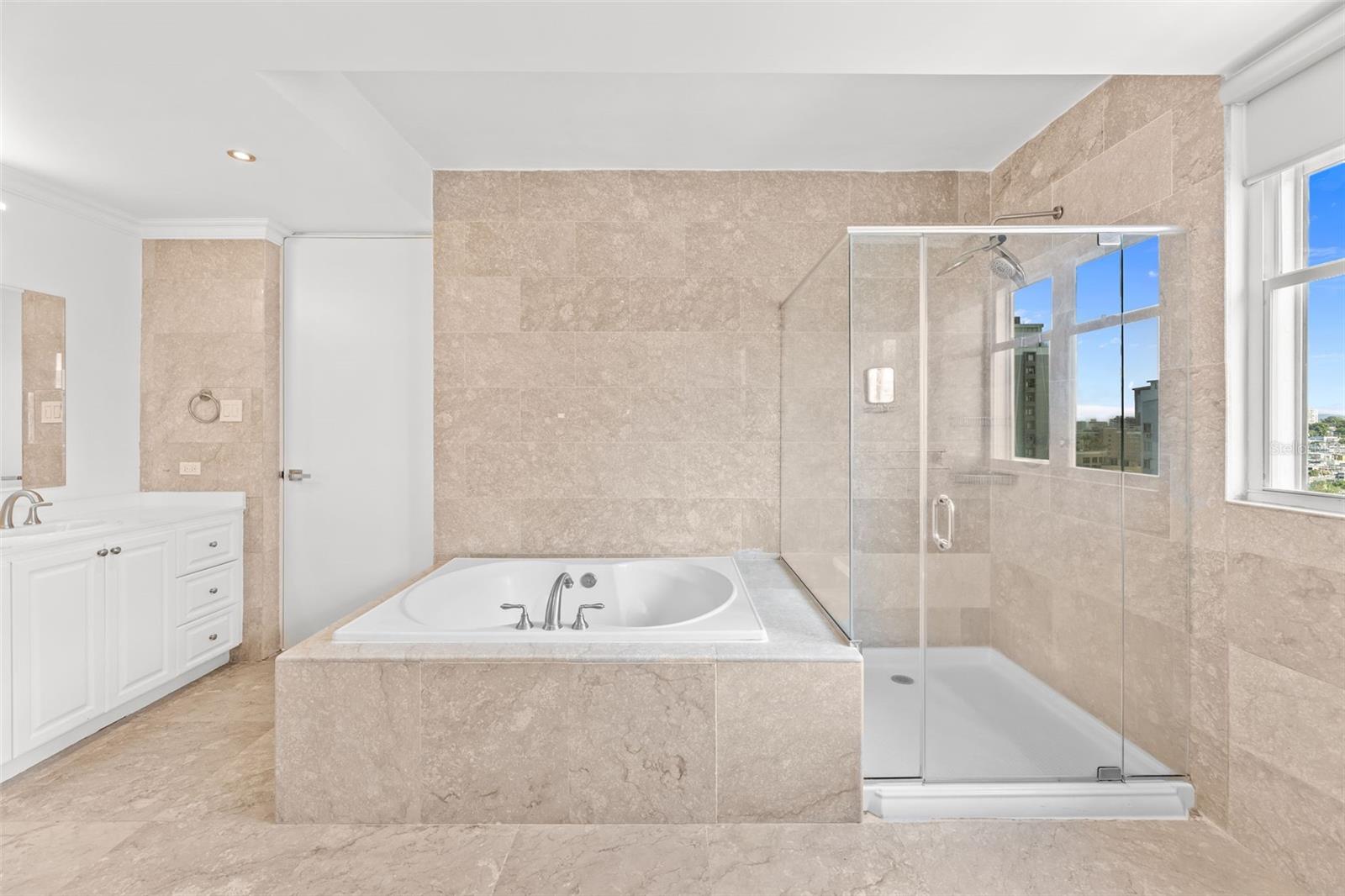 1754 CALLE MCLEARY #1101