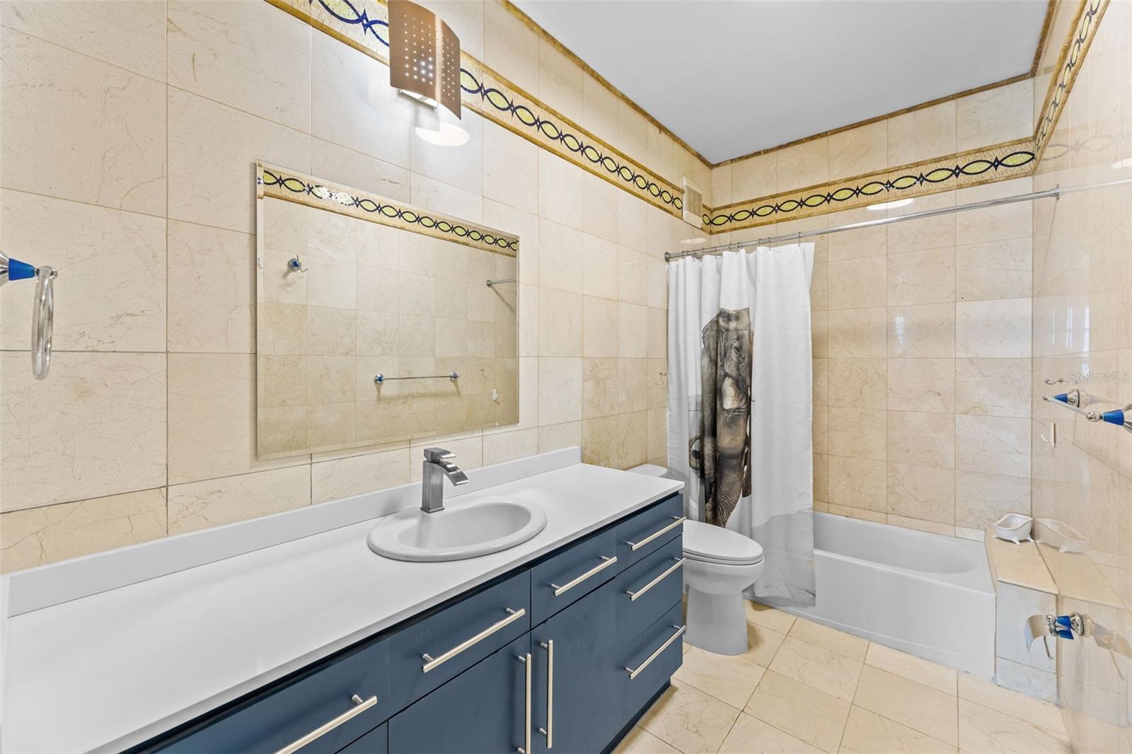 1754 CALLE MCLEARY #1101