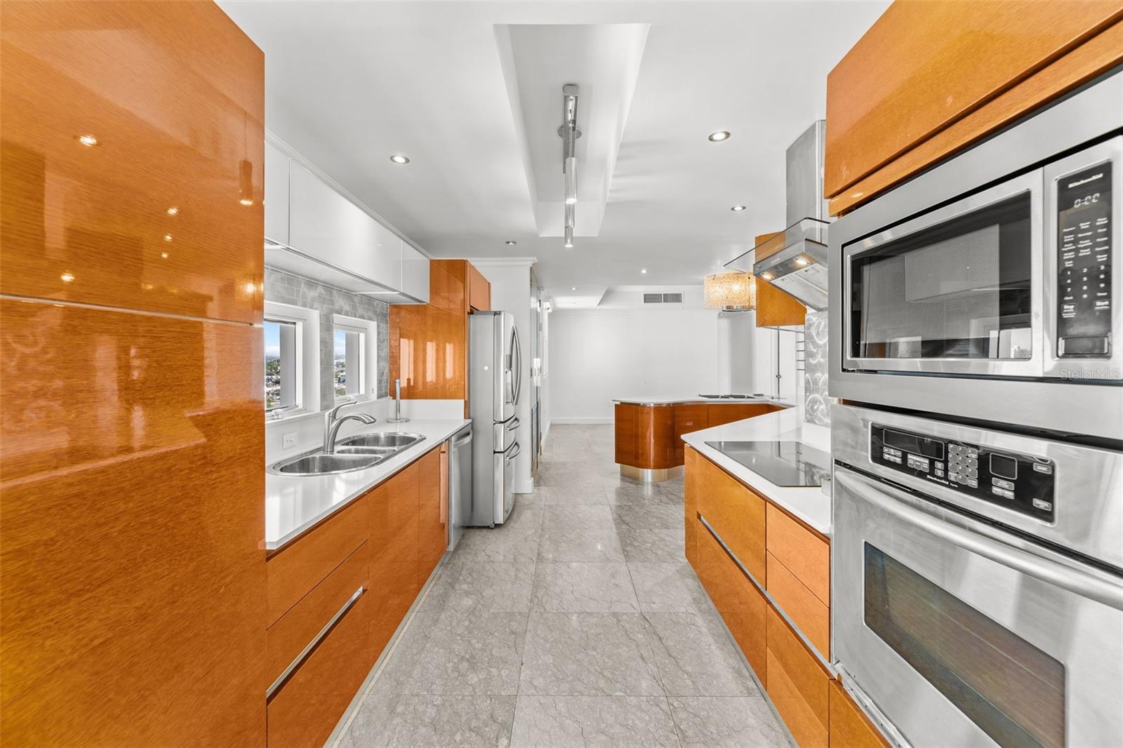 1754 CALLE MCLEARY #1101