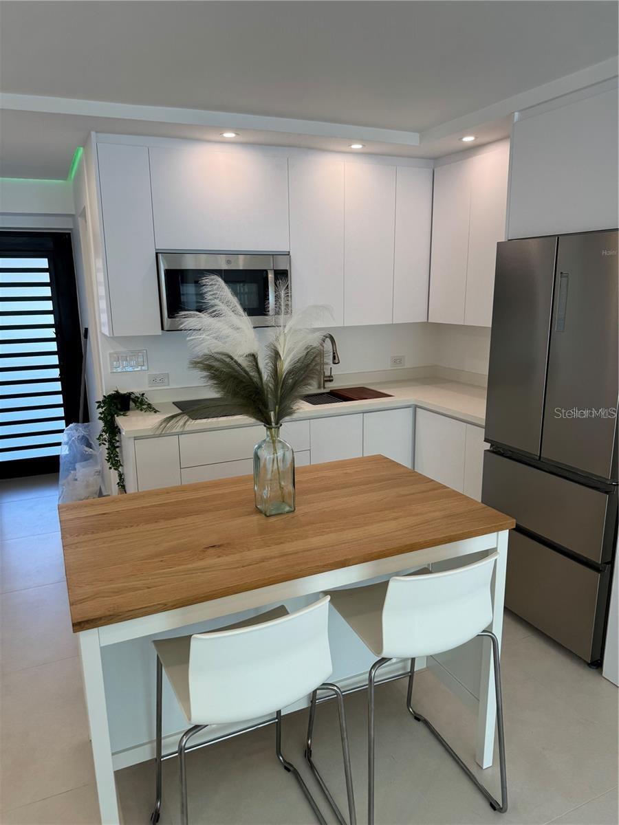 4633 AVE ISLA VERDE #L202