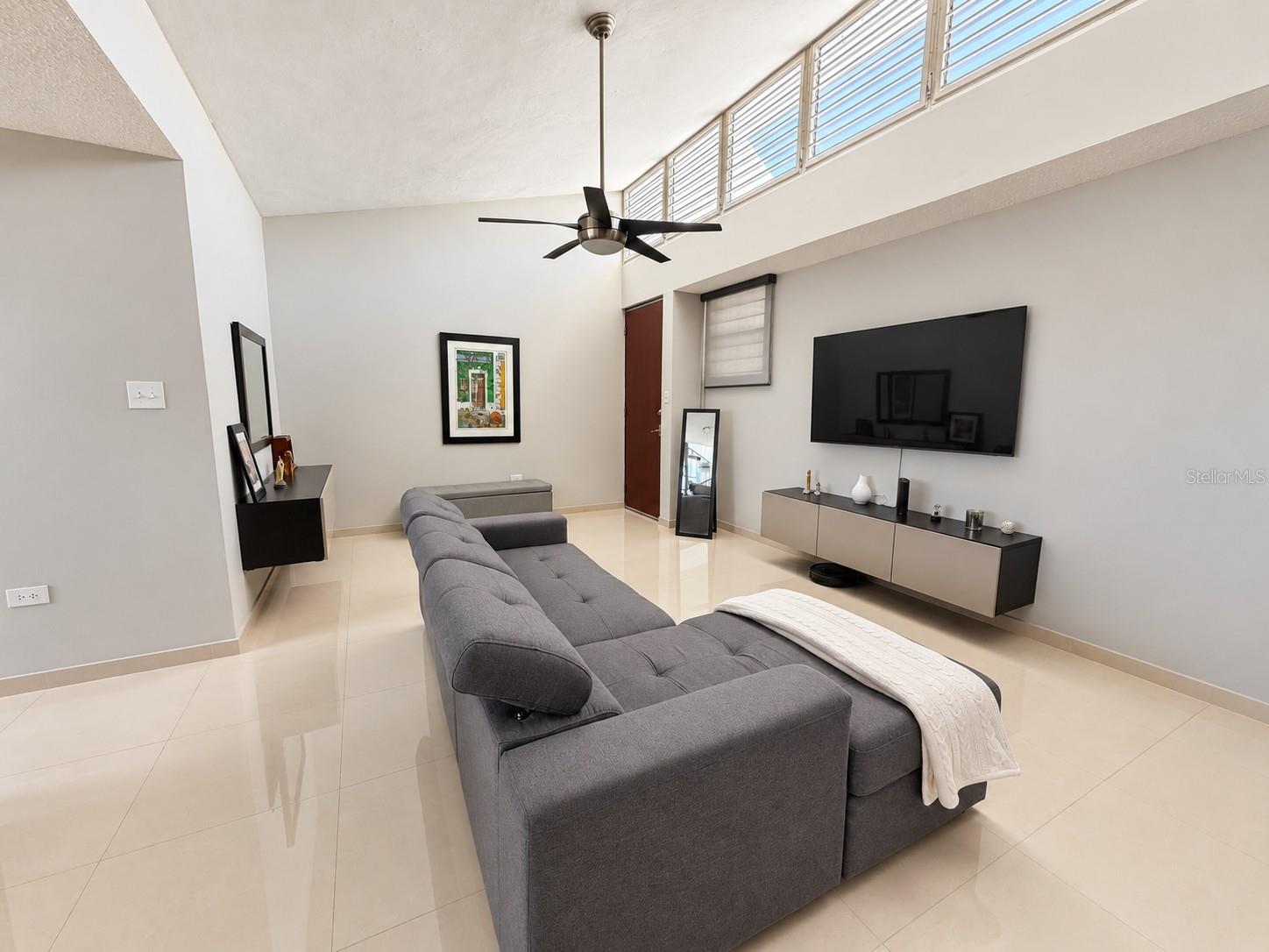 291 AVENIDA SANTA ANA