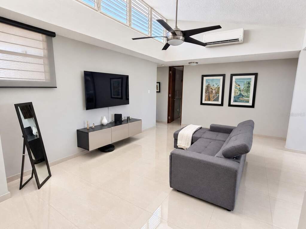 291 Avenida Santa Ana