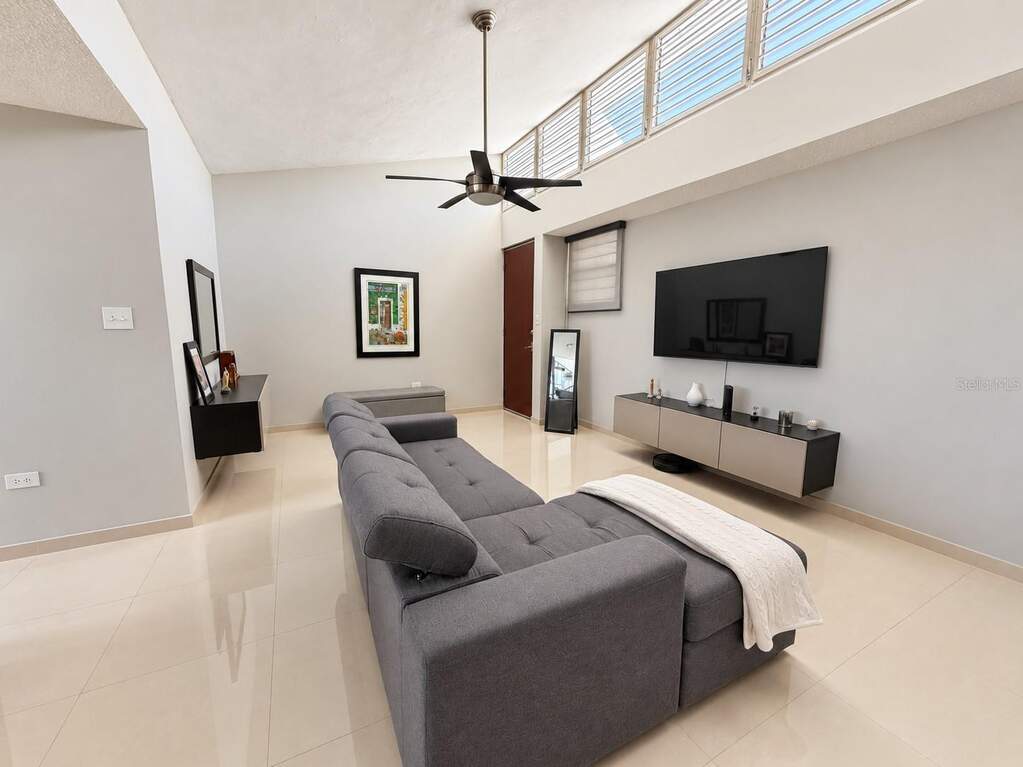 291 Avenida Santa Ana