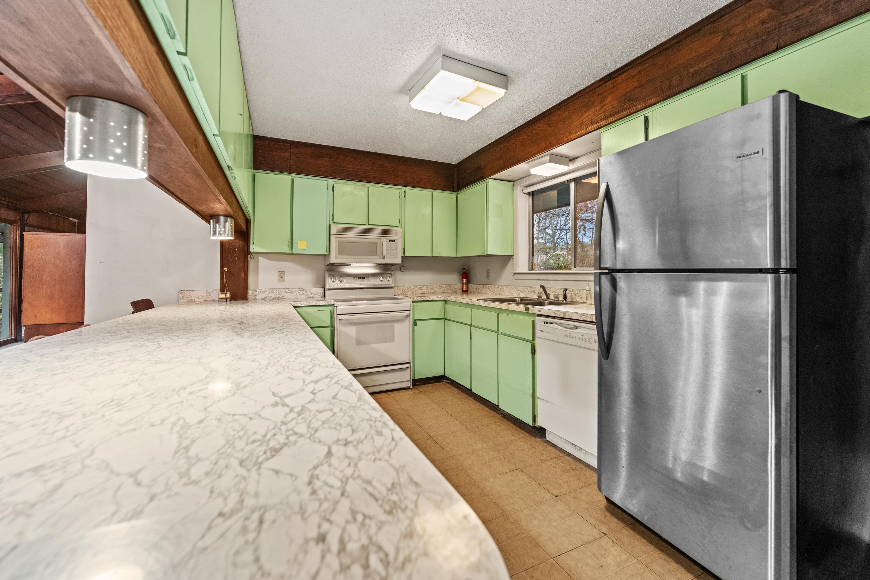 3981 GLENDALE DR