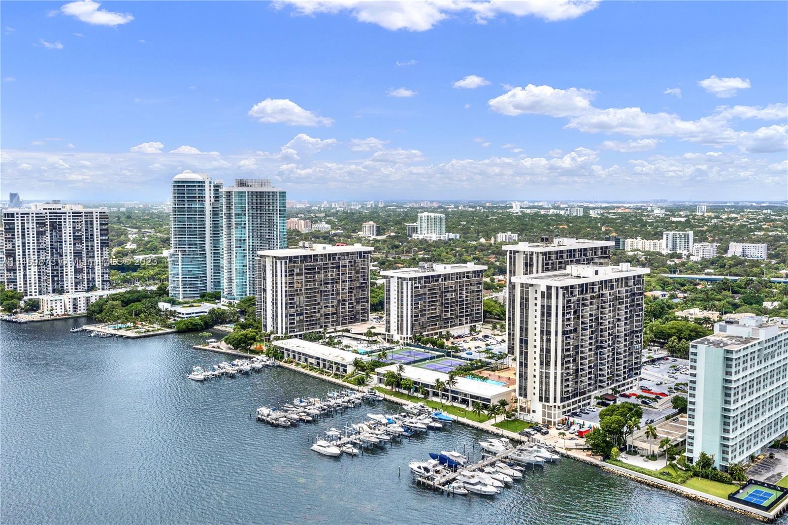 1901 Brickell Ave Unit: B2208