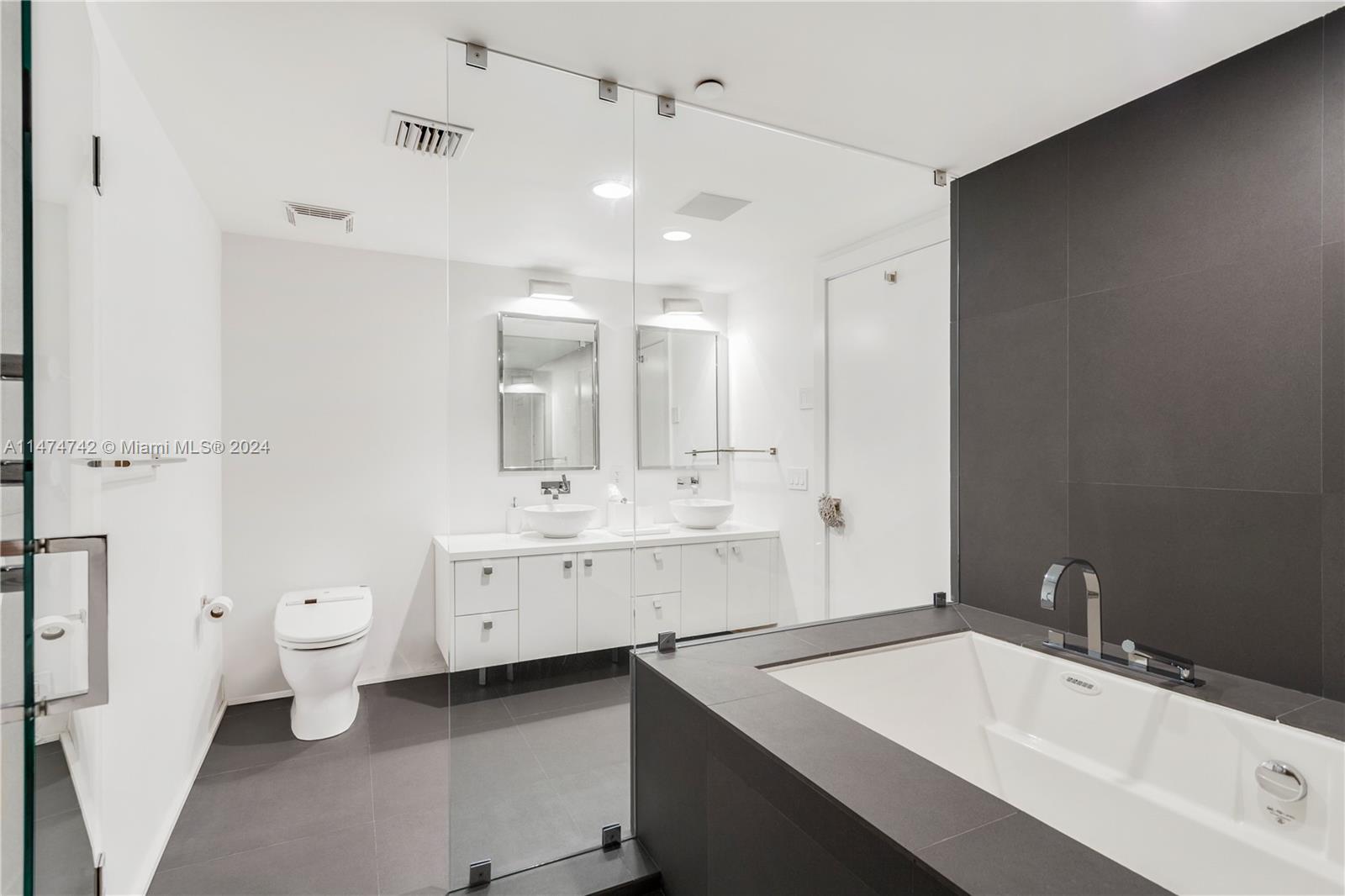 5875 Collins Ave Unit: 1102