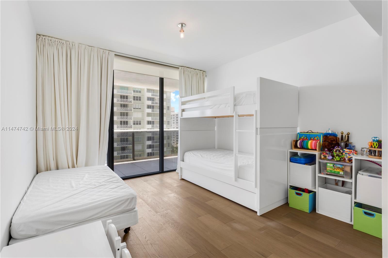 5875 Collins Ave Unit: 1102