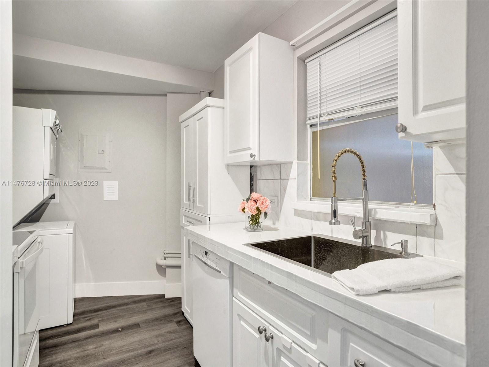 1881 Washington Ave Unit: 4B