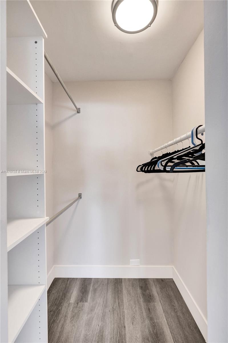 1881 Washington Ave Unit: 4B