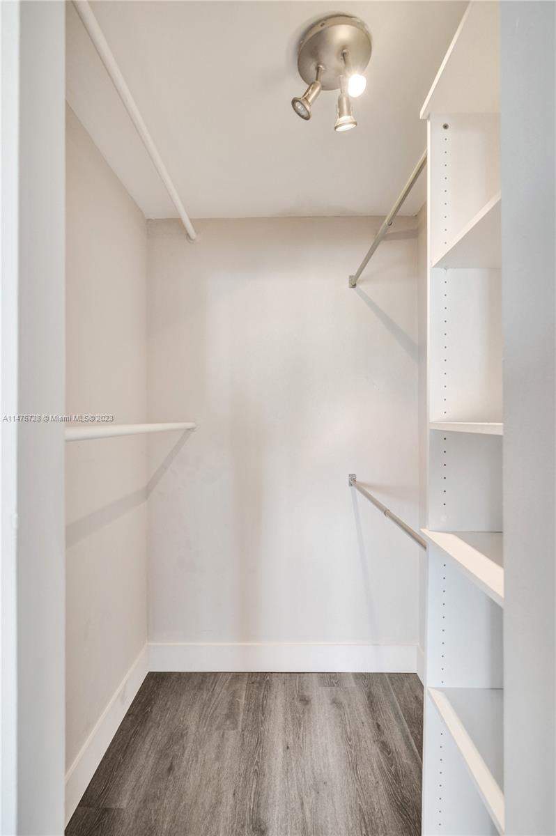 1881 Washington Ave Unit: 4B