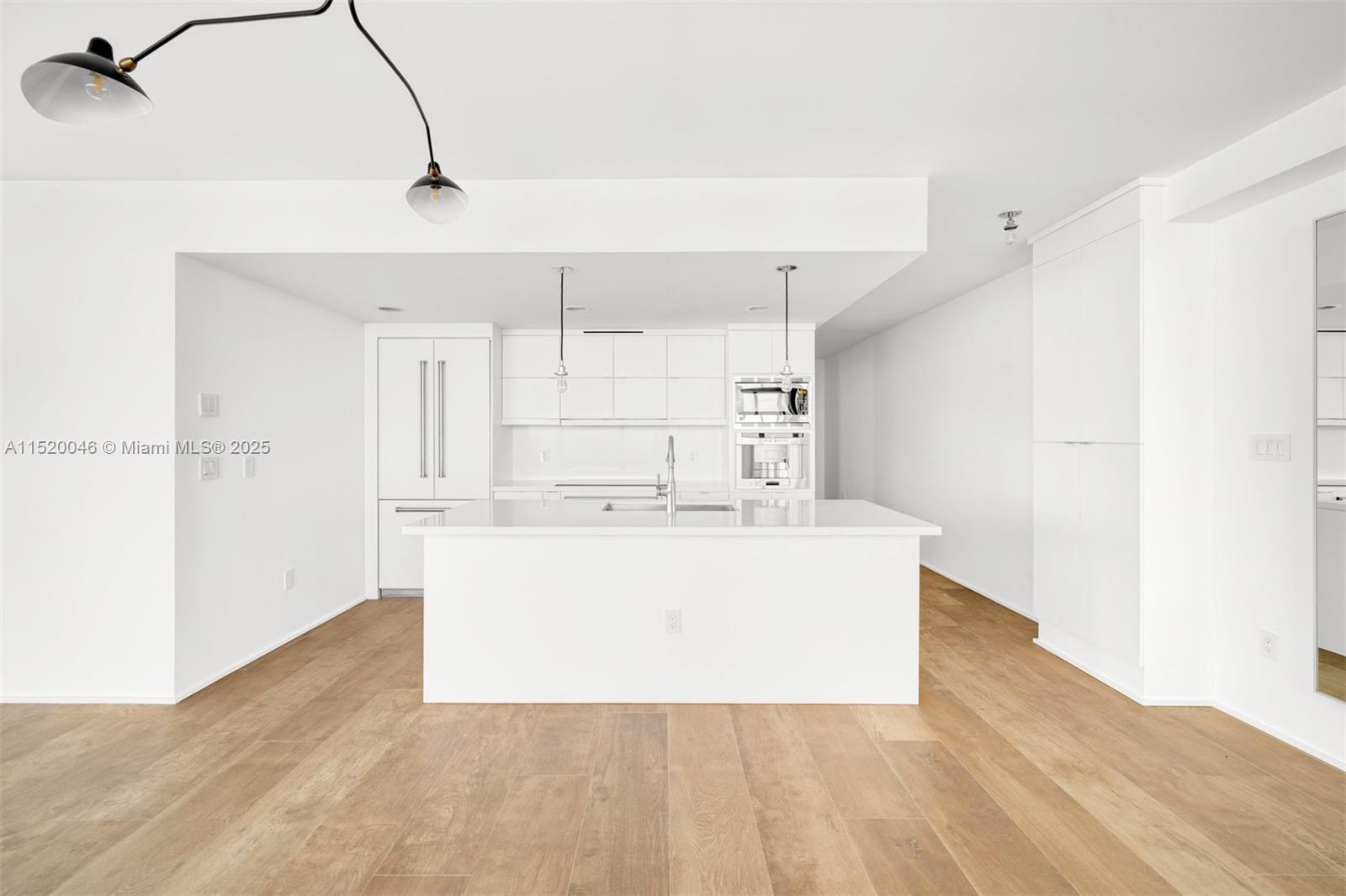 5875 Collins Ave Unit: 1102