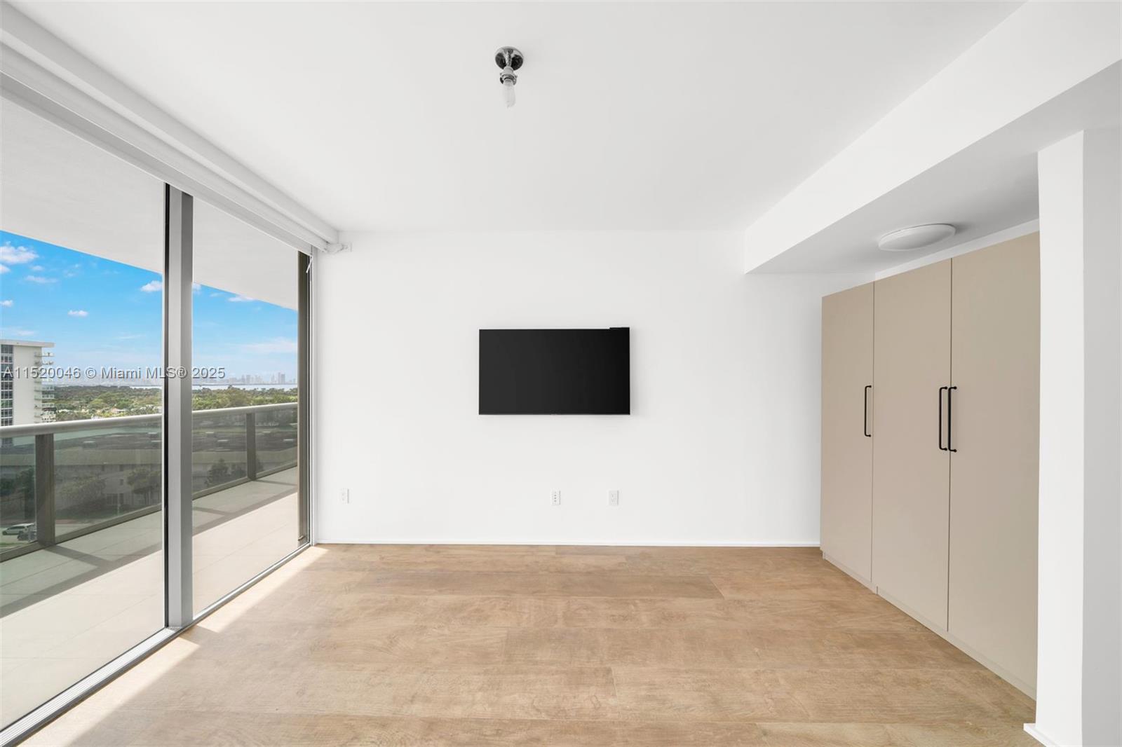 5875 Collins Ave Unit: 1102