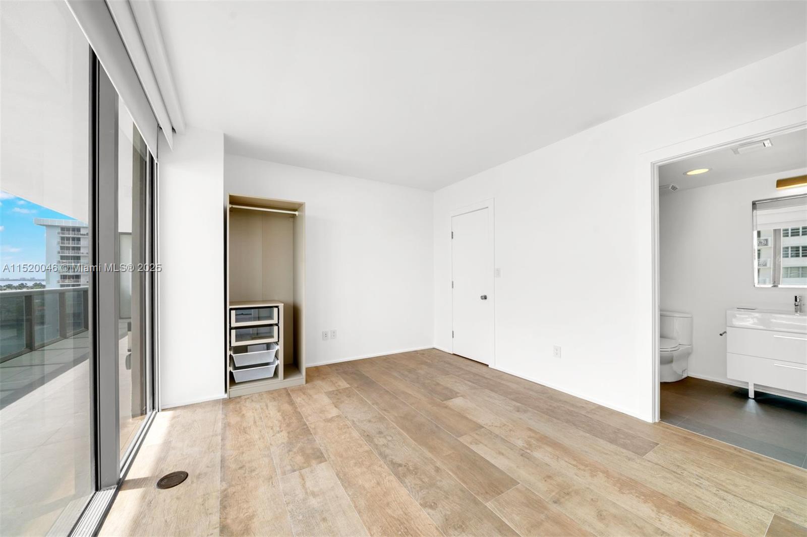 5875 Collins Ave Unit: 1102