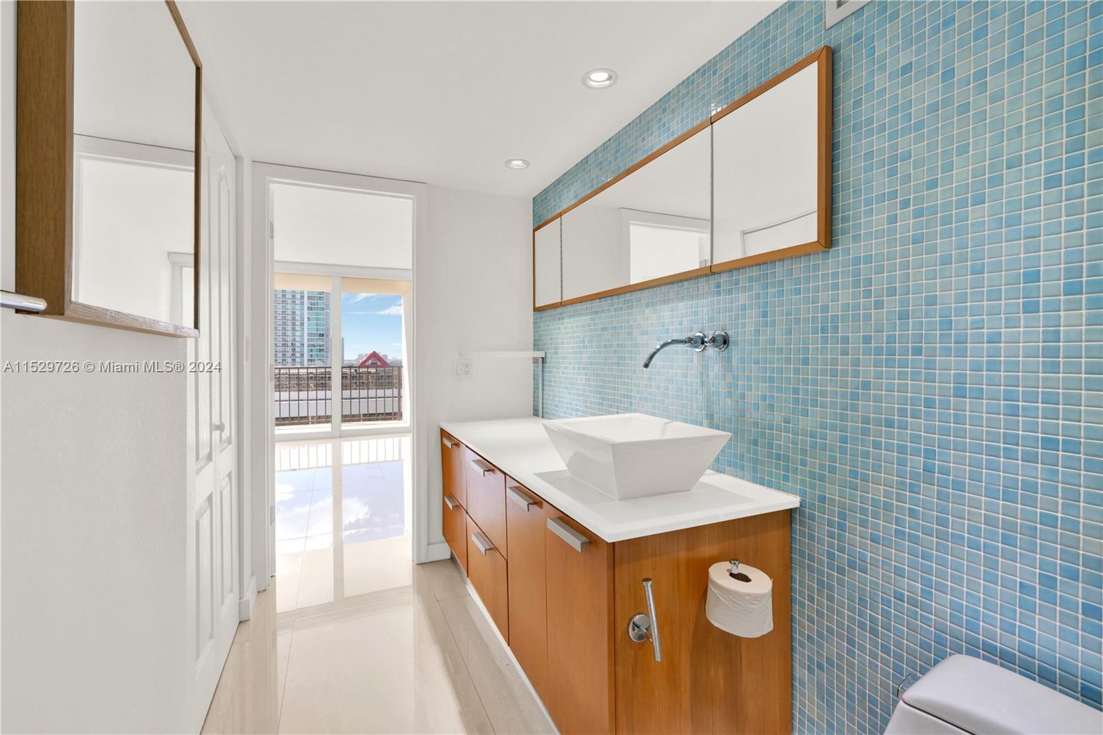 1901 Brickell Ave Unit: B2206