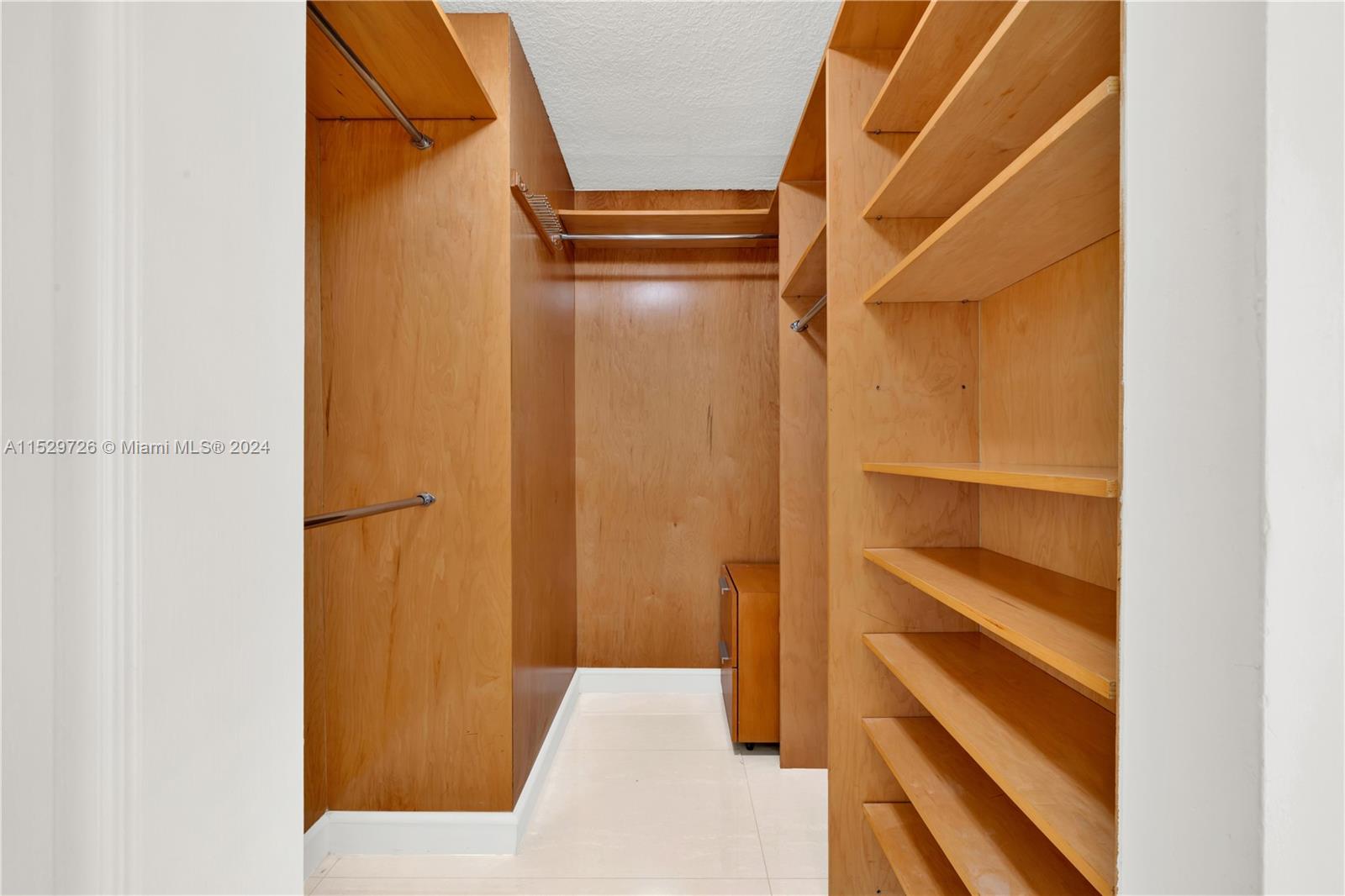 1901 Brickell Ave Unit: B2206