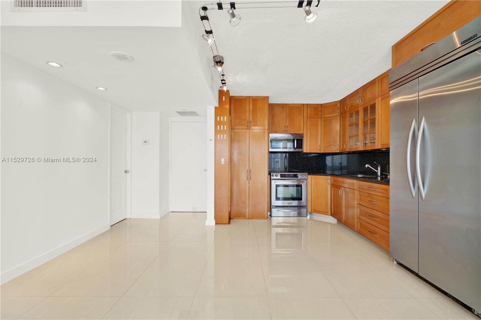 1901 Brickell Ave Unit: B2206