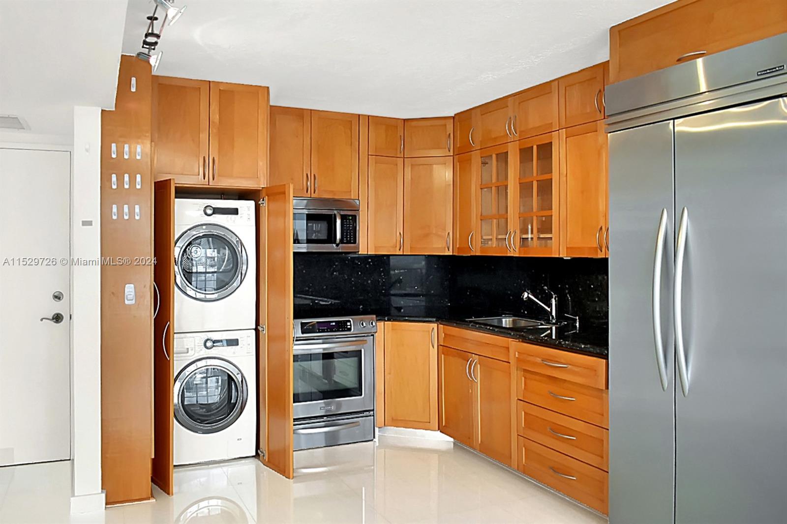 1901 Brickell Ave Unit: B2206