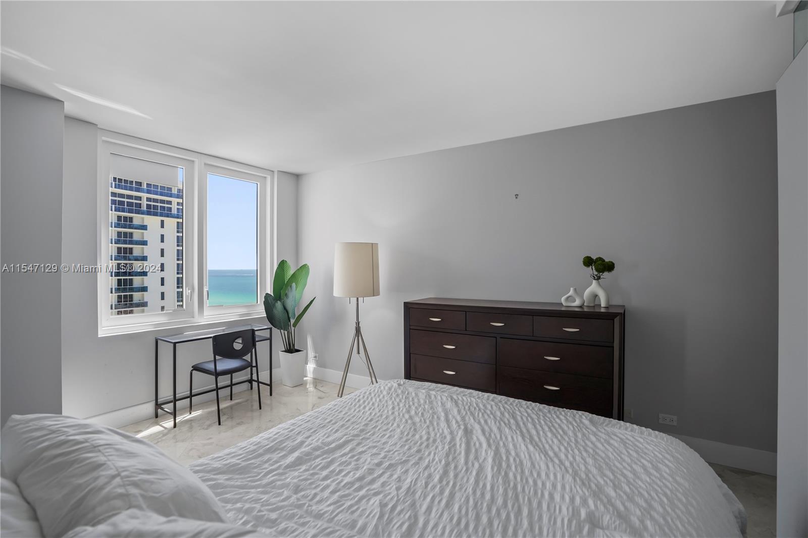 2301 Collins Ave # 1116