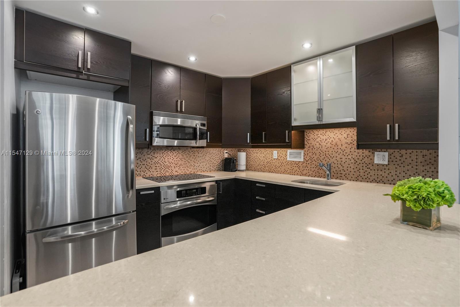 2301 Collins Ave # 1116