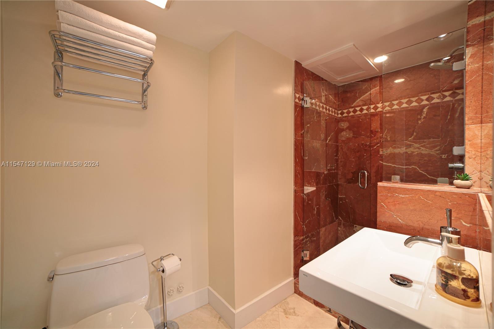 2301 Collins Ave # 1116