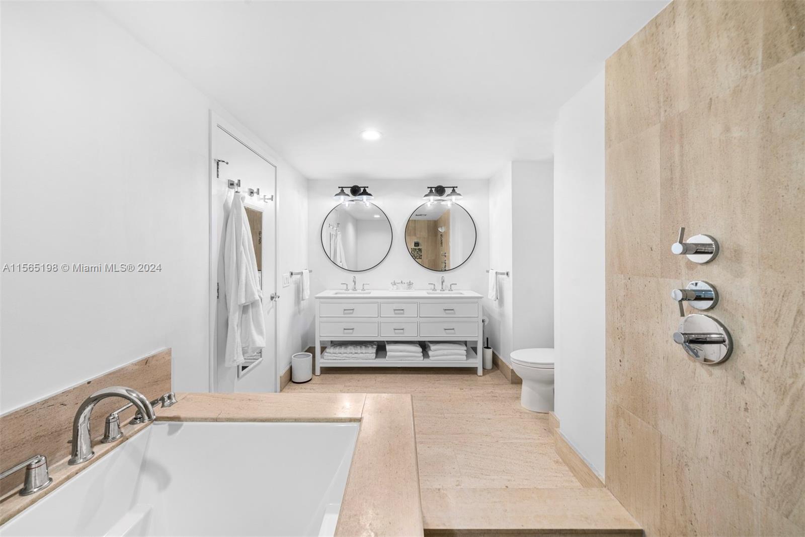 5875 Collins Ave # 906