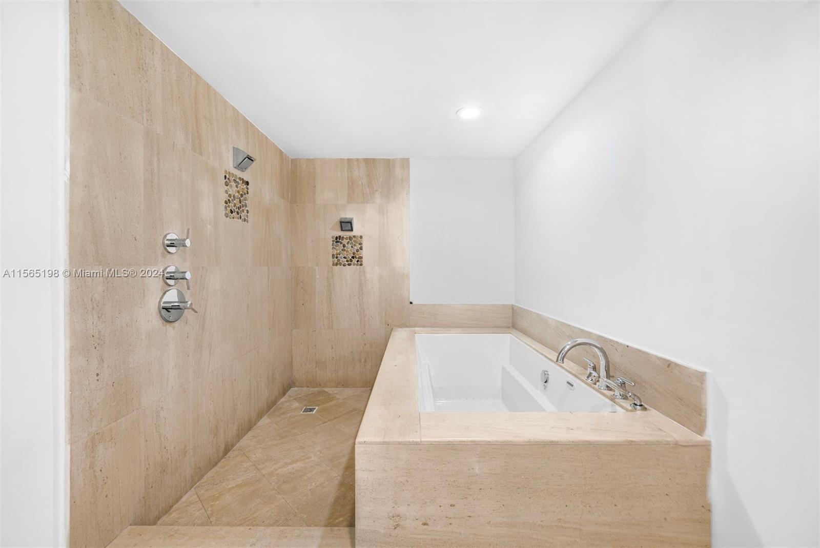 5875 Collins Ave # 906