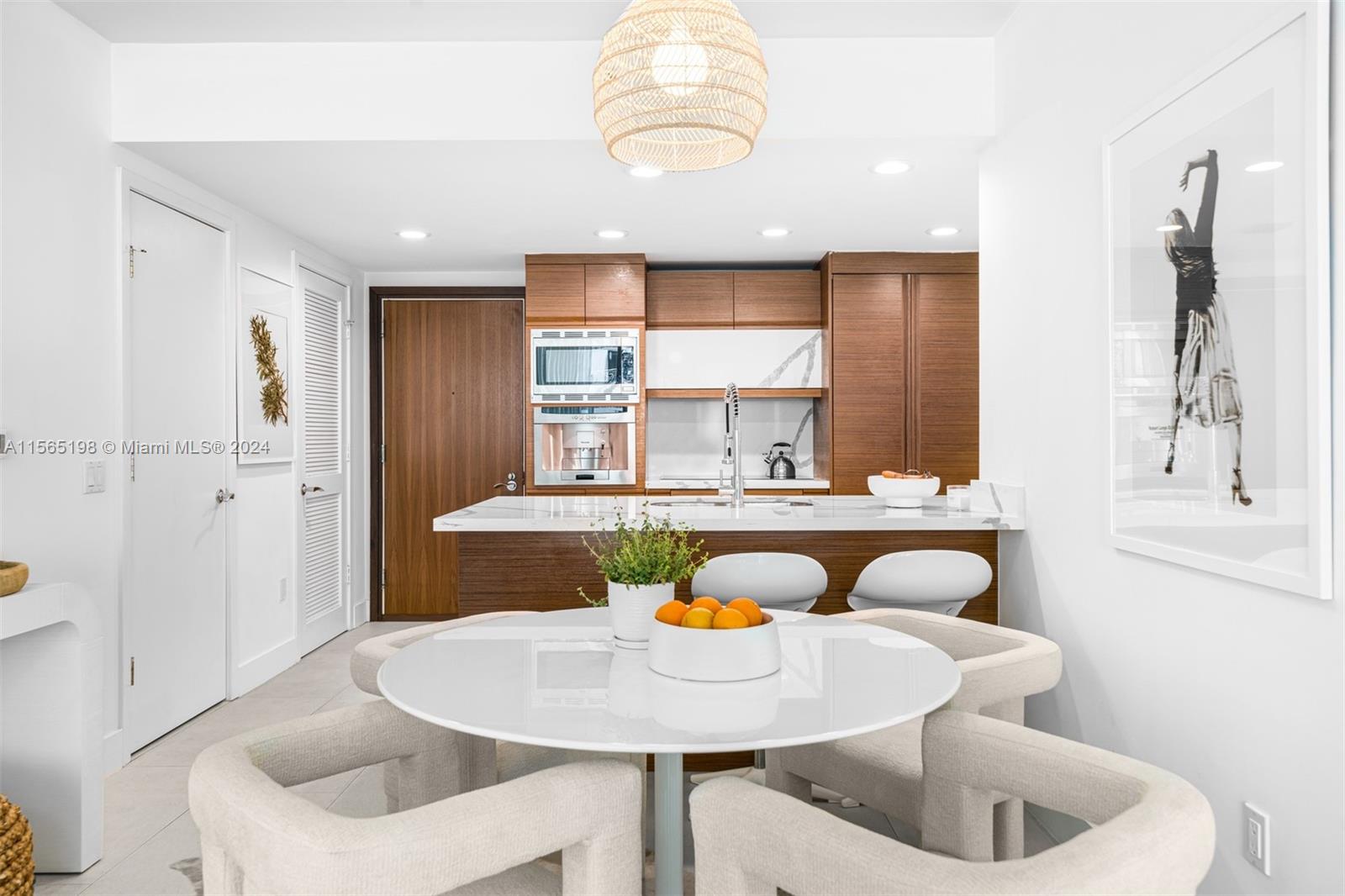 5875 Collins Ave # 906