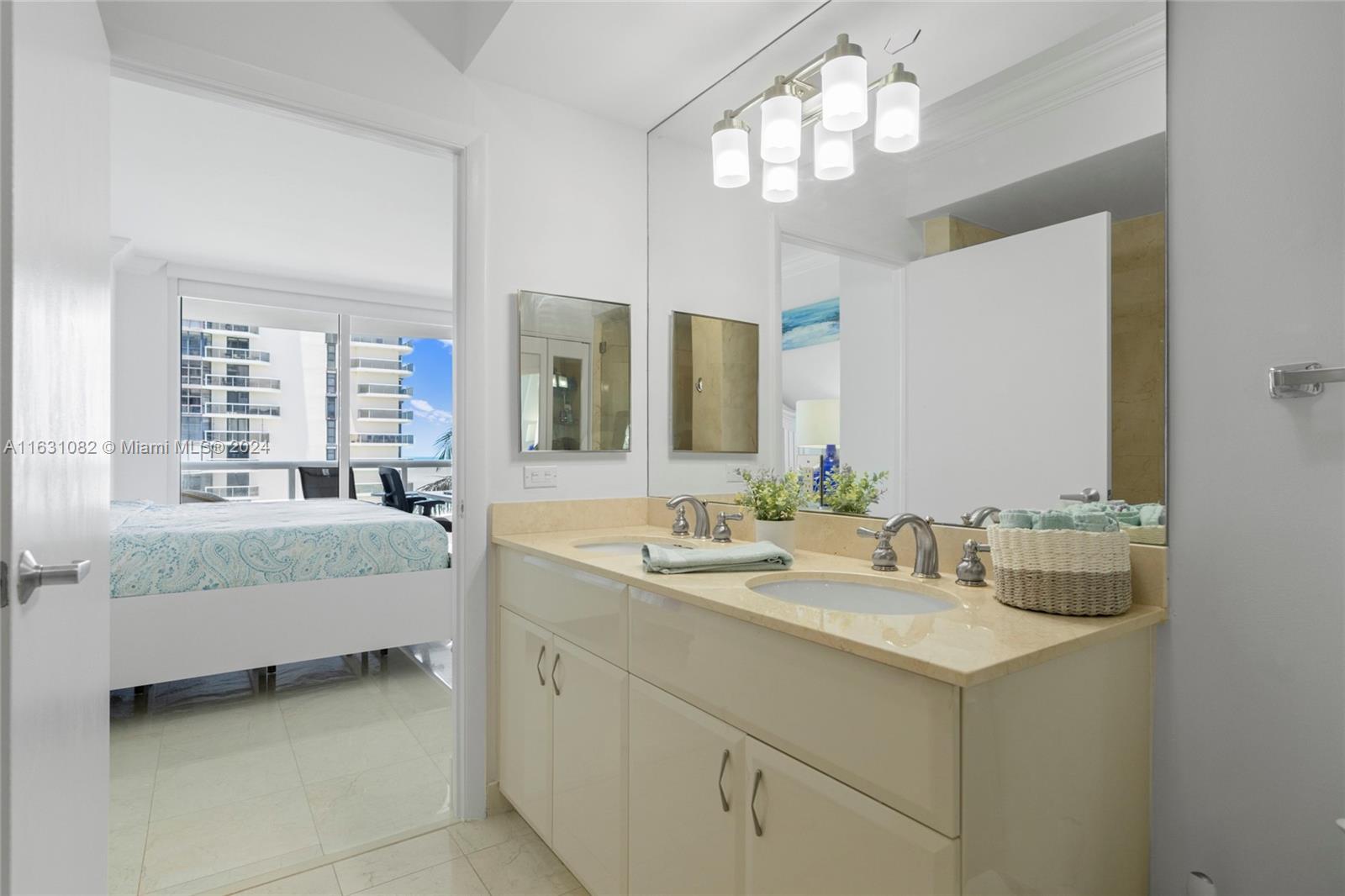 6365 Collins Ave # 911