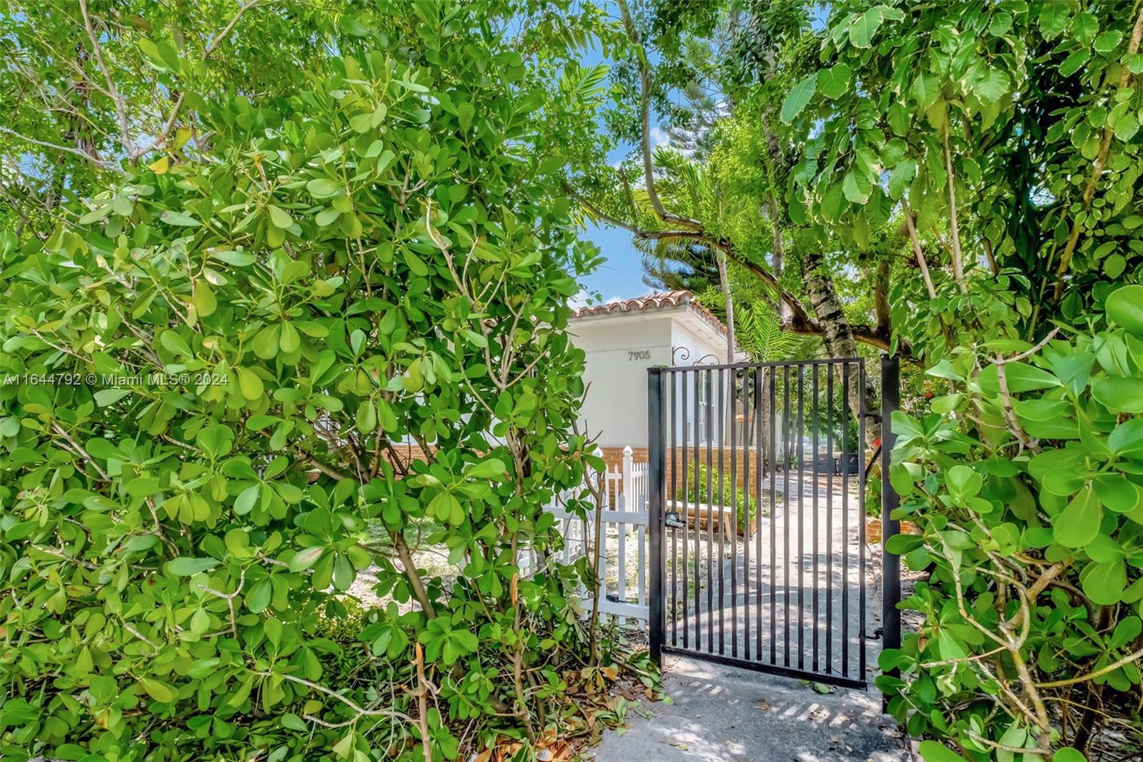 7885 Crespi Blvd # 4