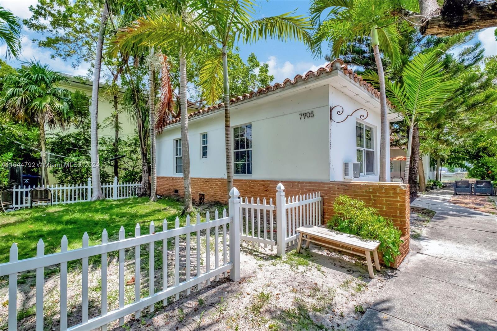 7885 Crespi Blvd # 4