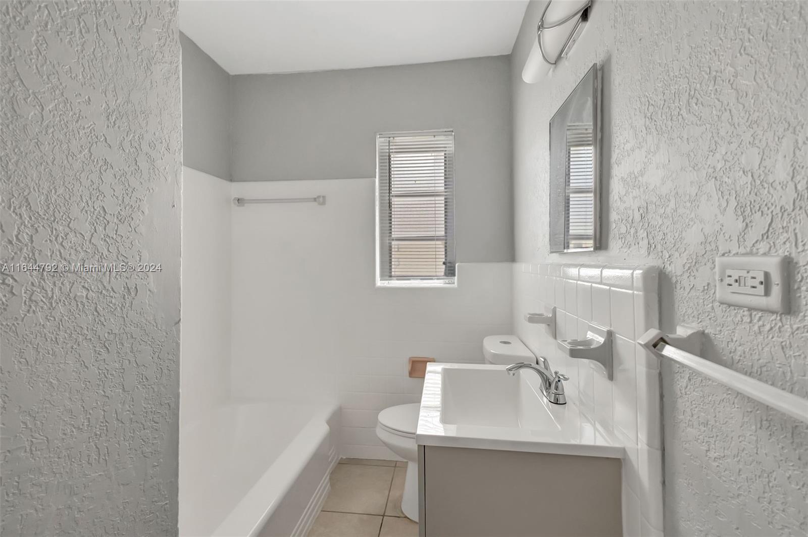 7885 Crespi Blvd # 4