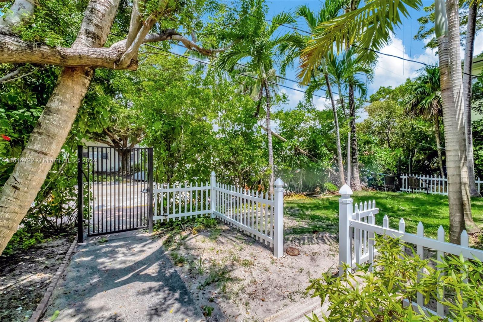 7885 Crespi Blvd # 4