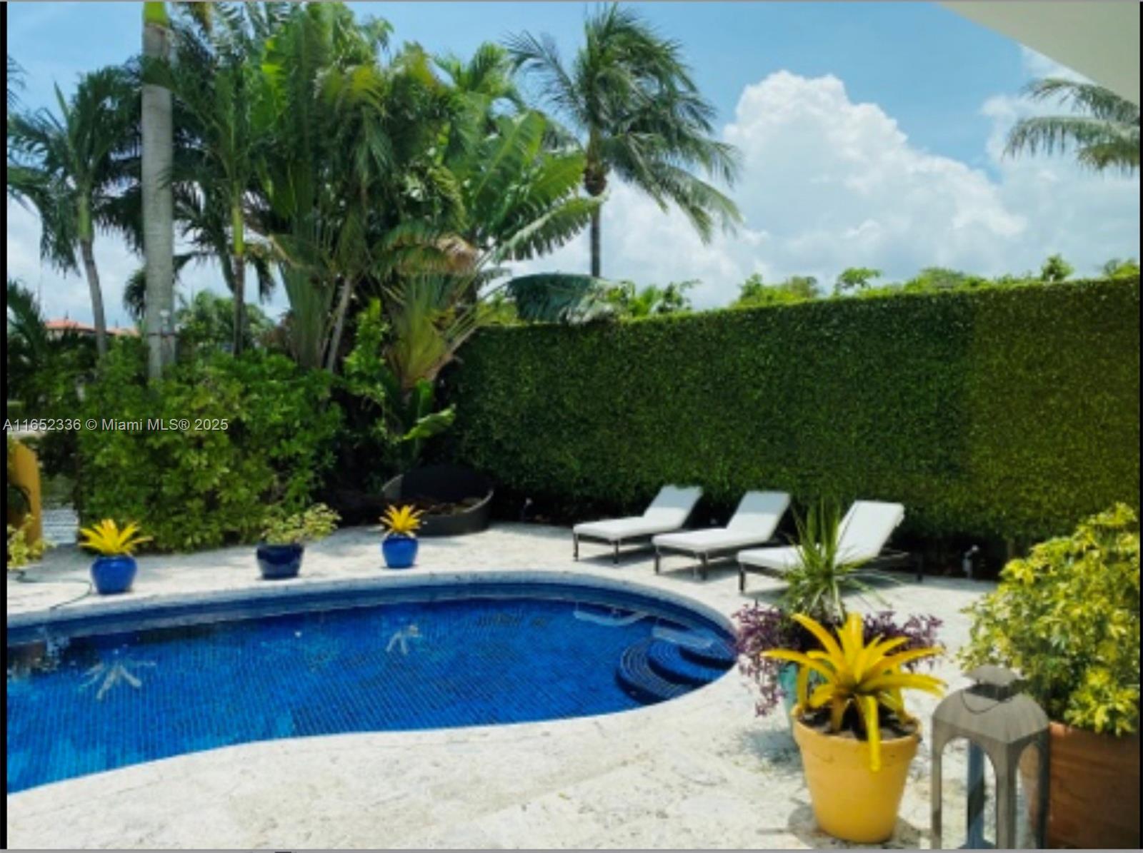 7975 Biscayne Point Cir