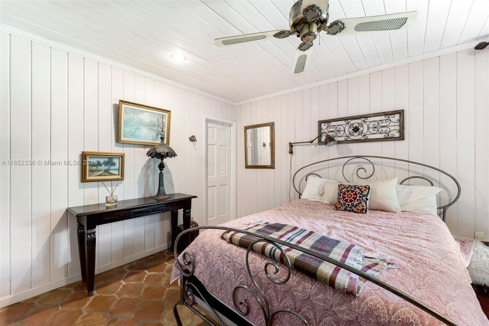 7975 Biscayne Point Cir