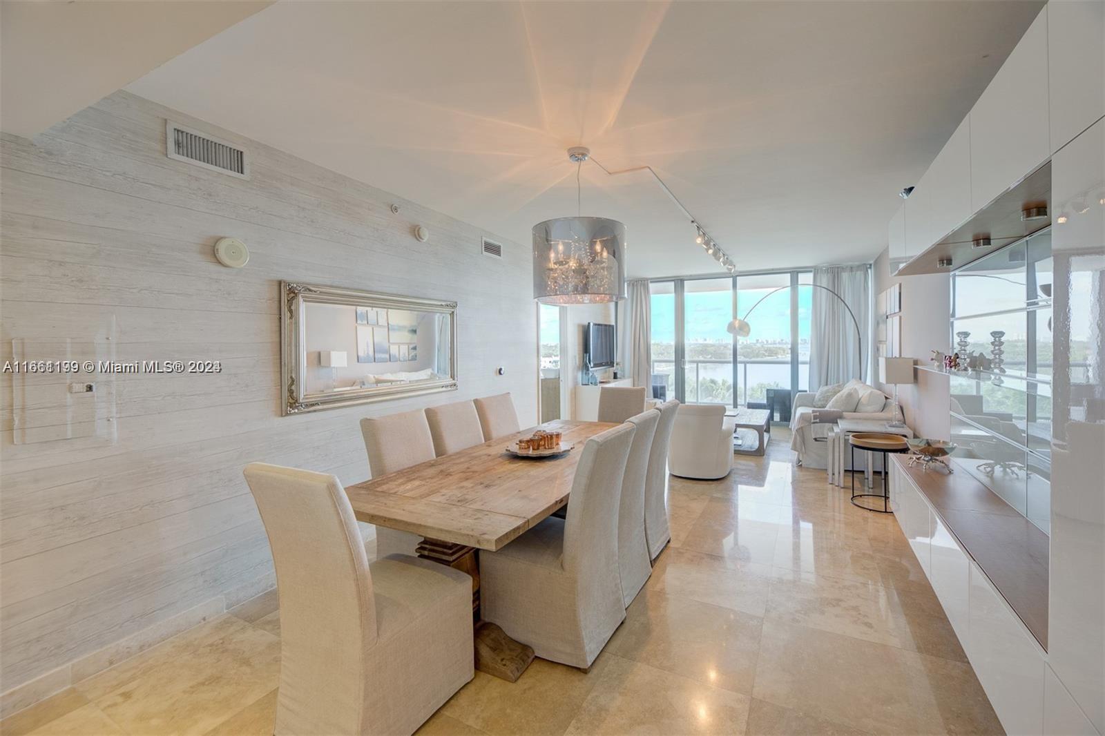 601 NE 36th St # 810