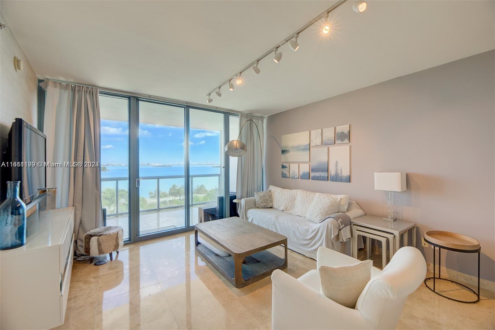 601 NE 36th St # 810