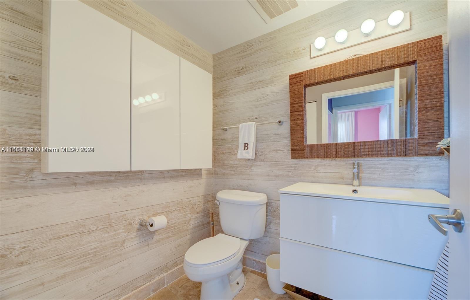 601 NE 36th St # 810