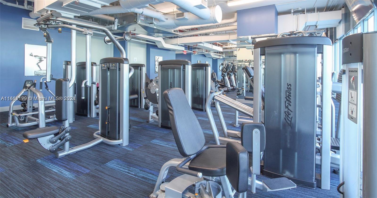 601 NE 36th St # 810