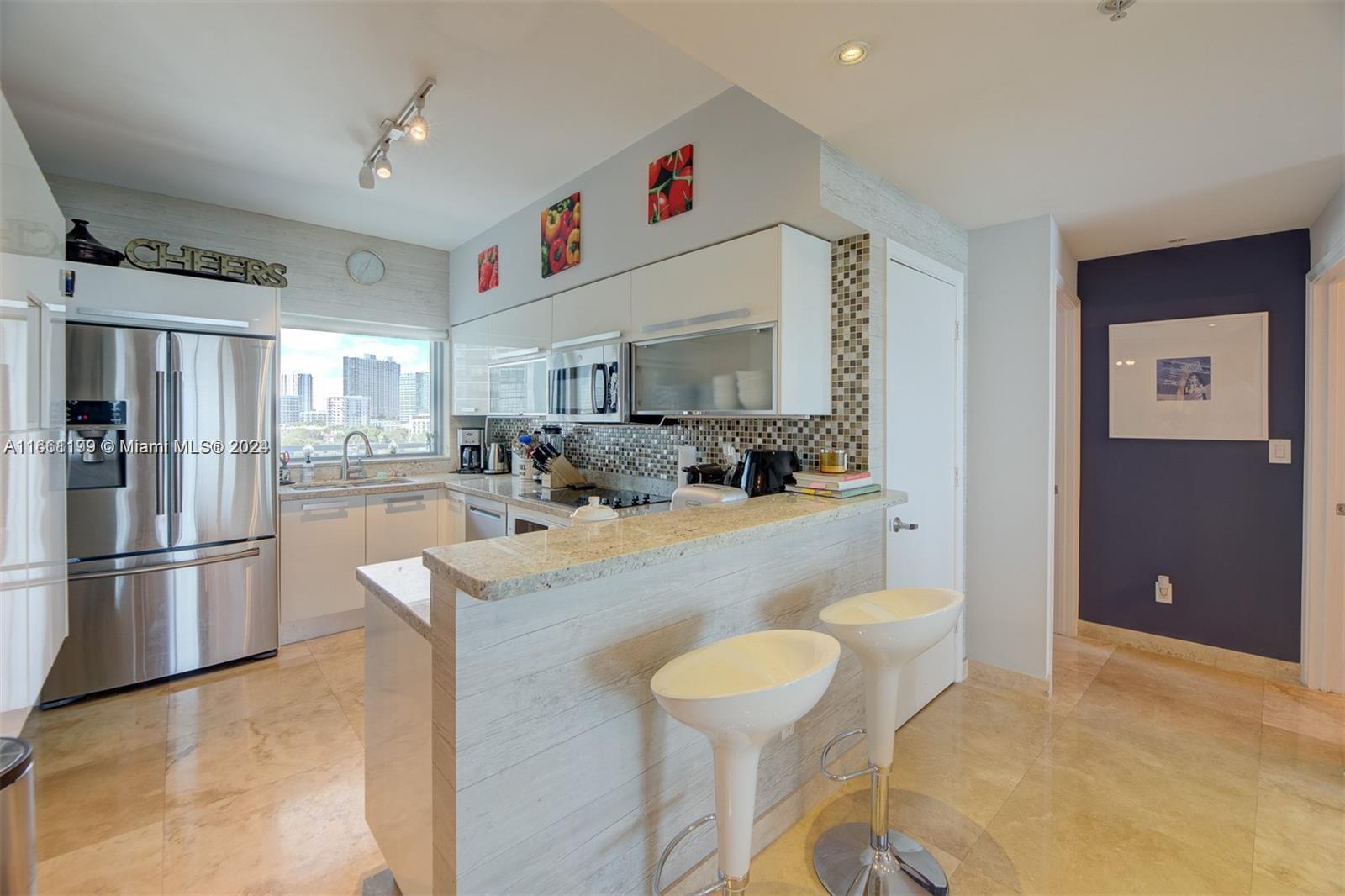 601 NE 36th St # 810