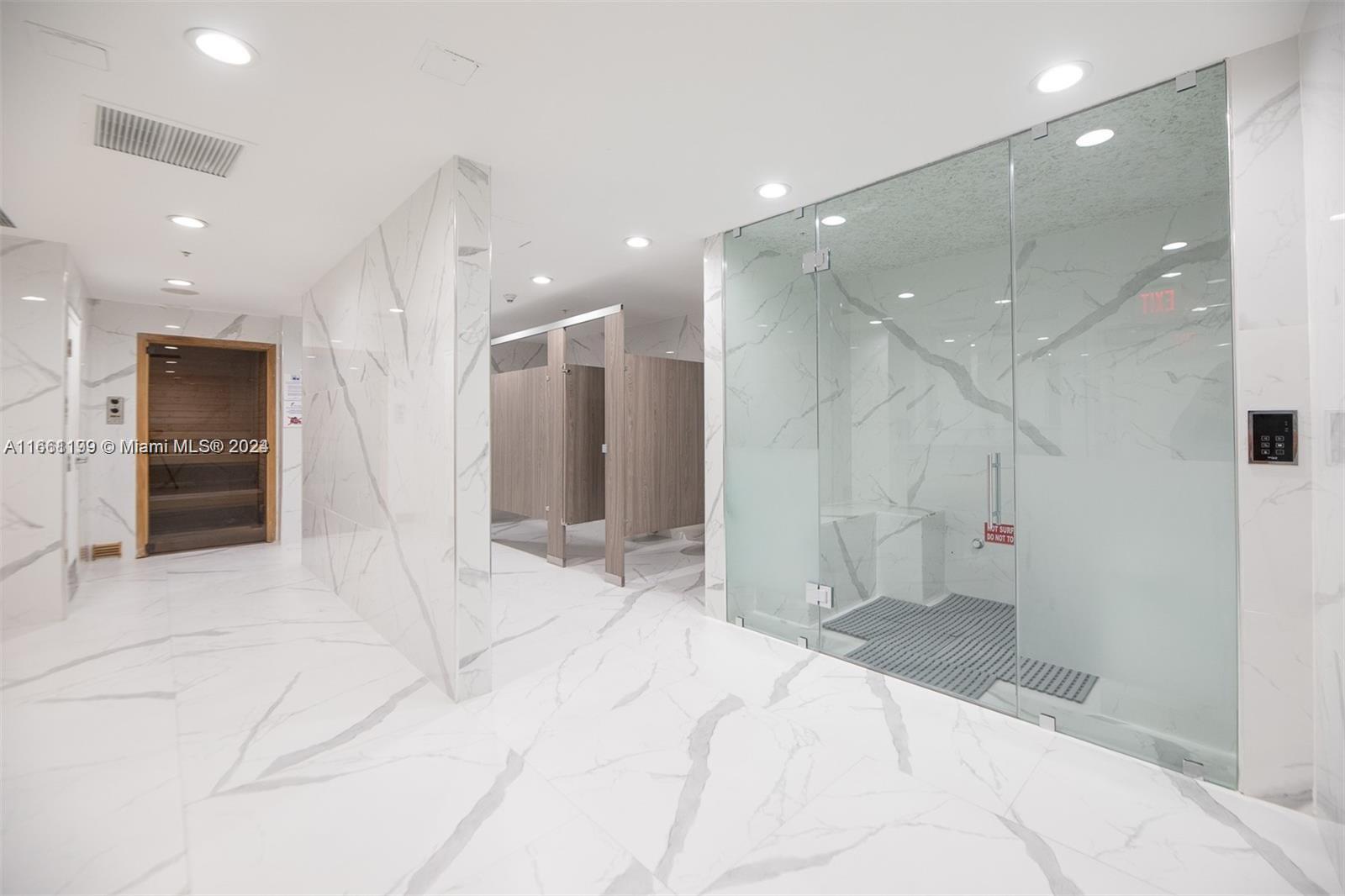 601 NE 36th St # 810